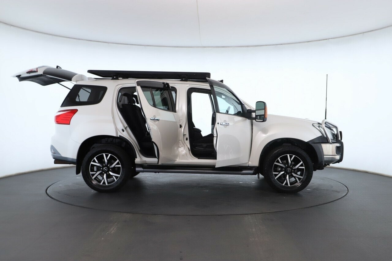 Isuzu Mu-x image 2