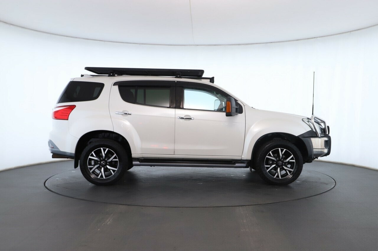 Isuzu Mu-x image 3