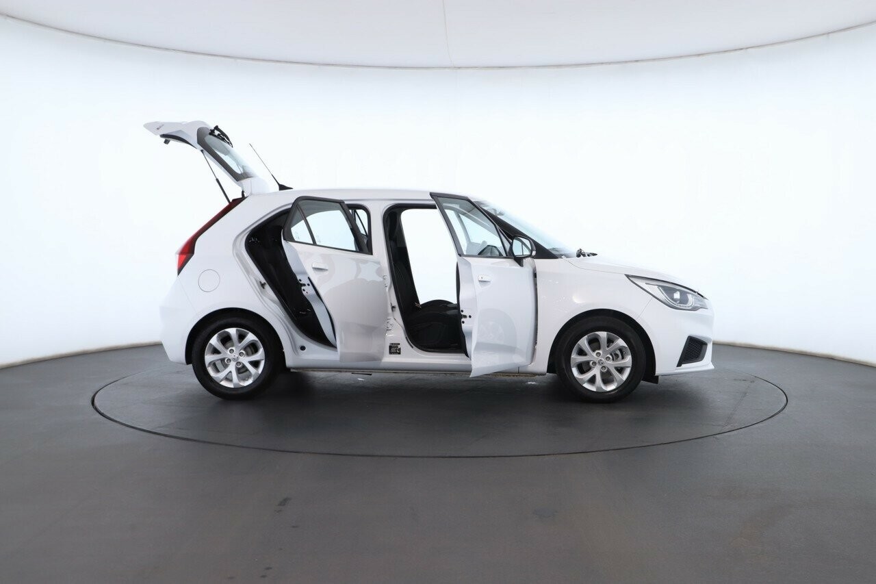 MG Mg3 image 2