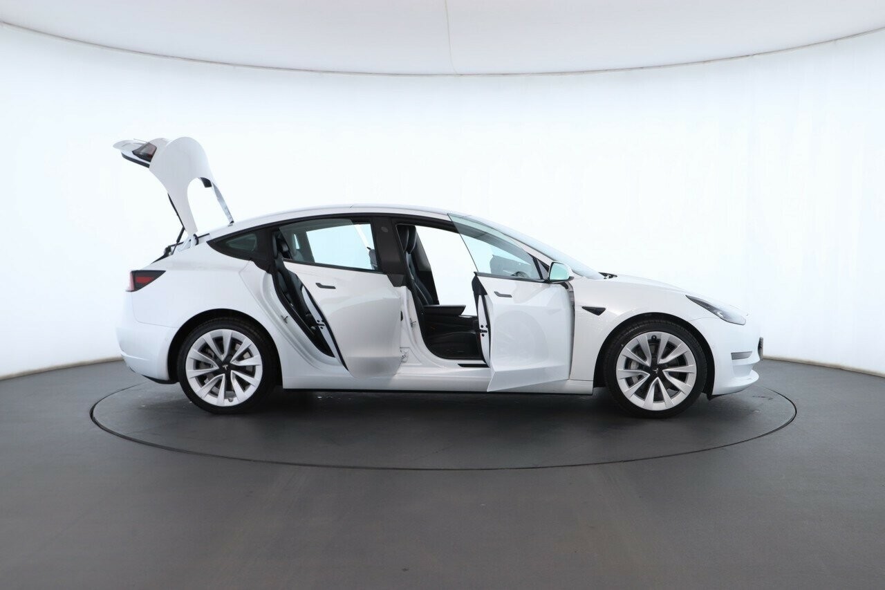 Tesla Model 3 image 2