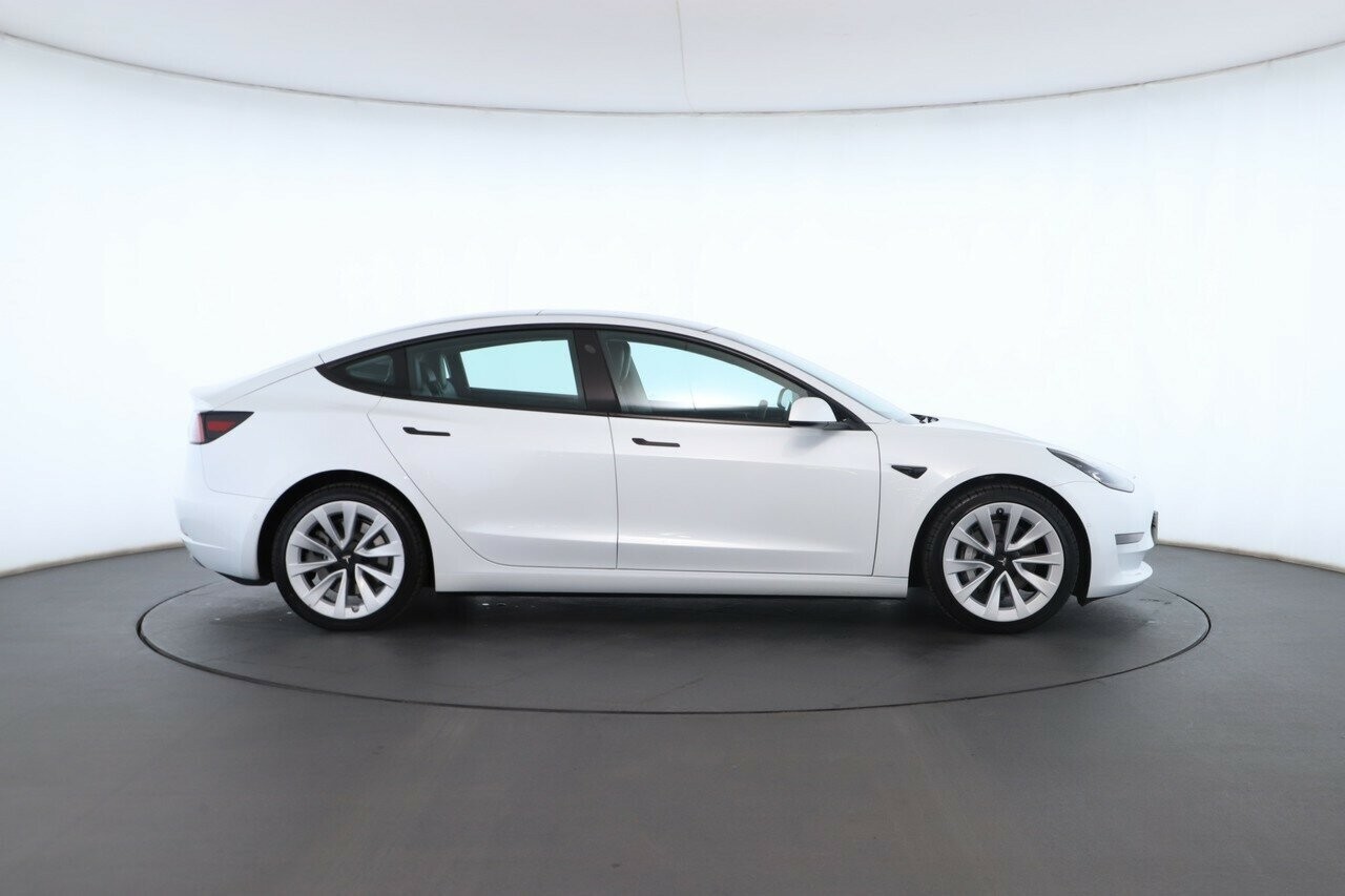Tesla Model 3 image 3