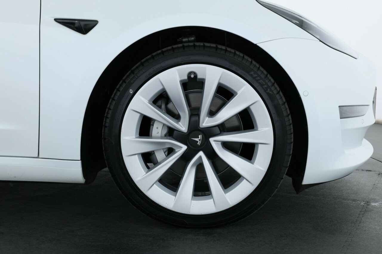 Tesla Model 3 image 4