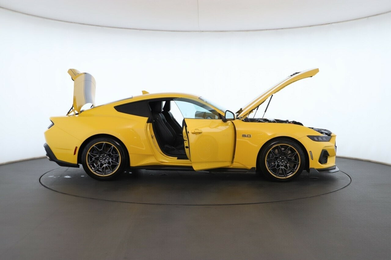 Ford Mustang image 2
