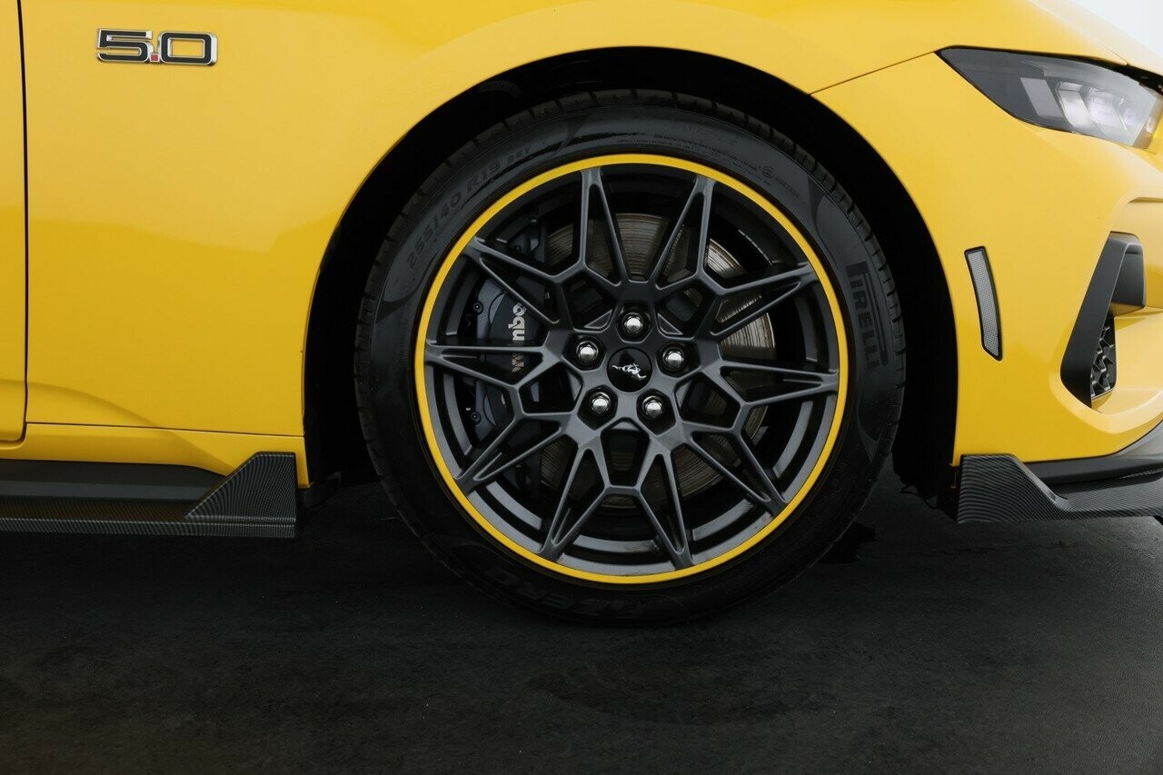 Ford Mustang image 4