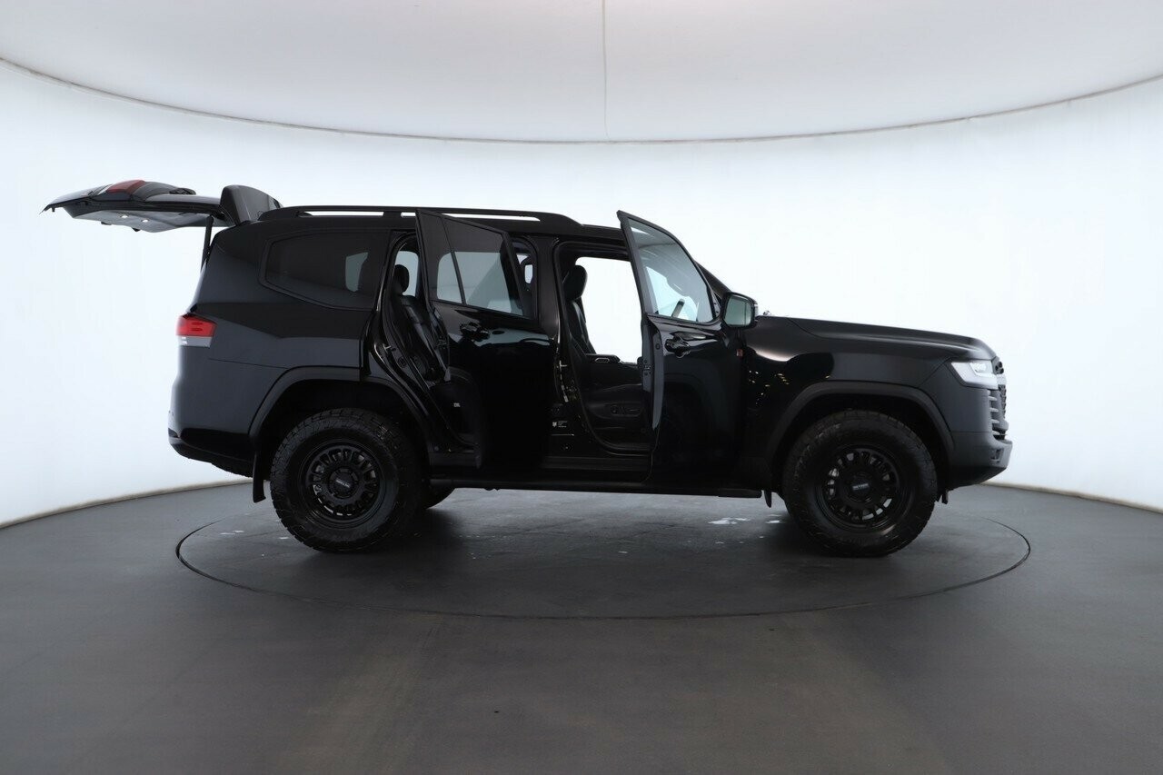 Toyota Landcruiser image 2