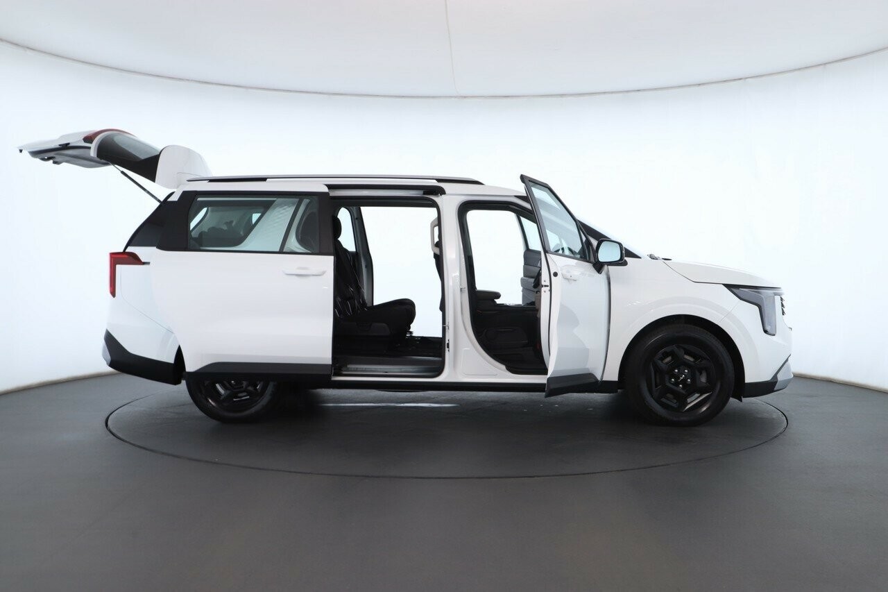 Kia Carnival image 2