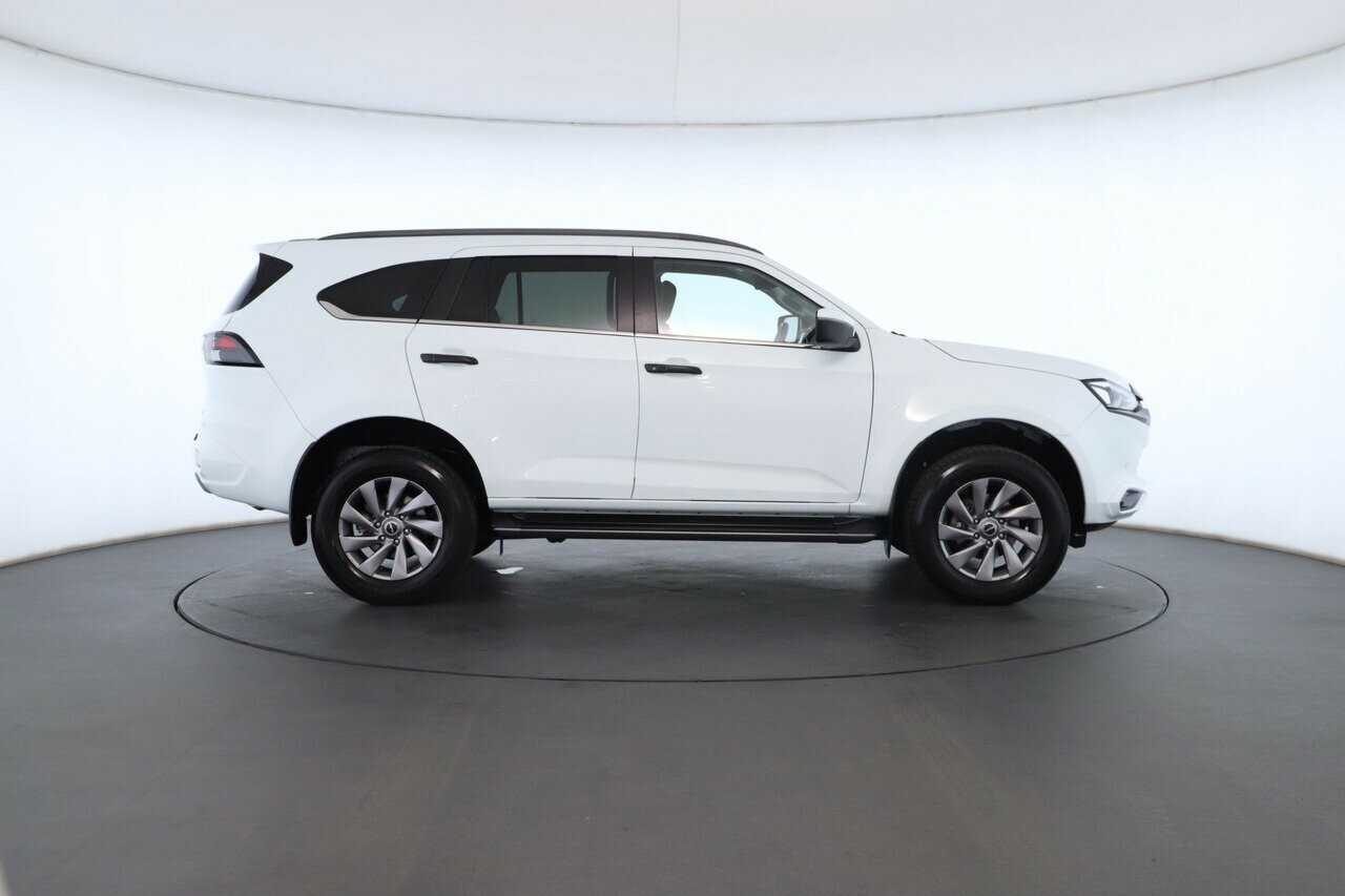 Isuzu Mu-x image 3