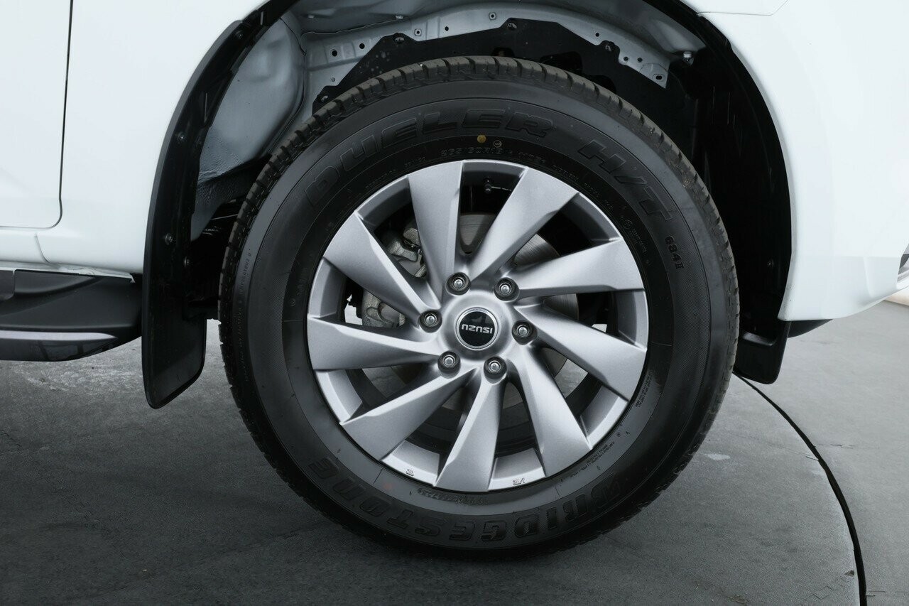 Isuzu Mu-x image 4