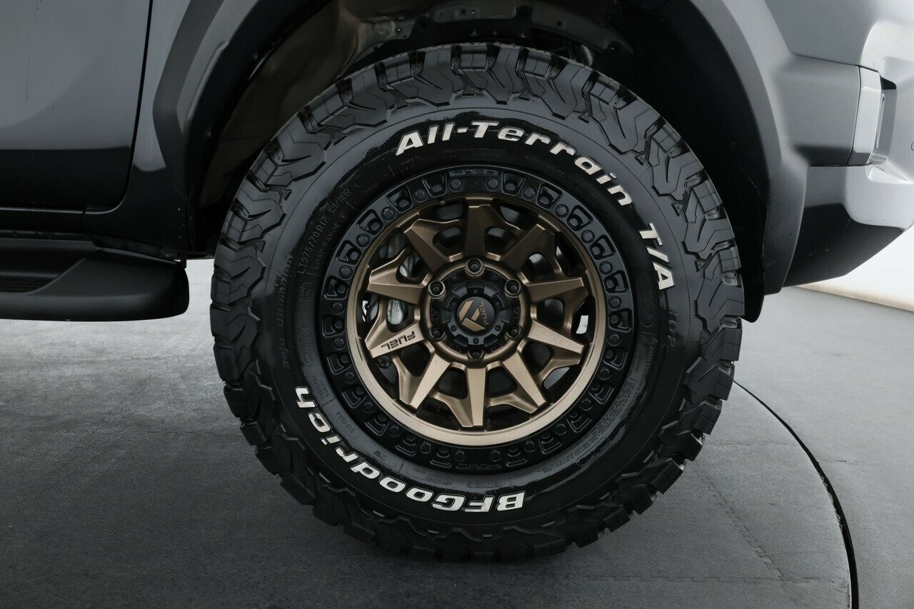 Toyota Hilux image 4