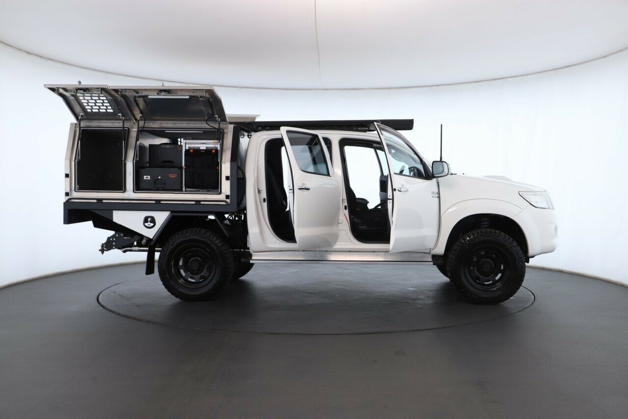 Toyota Hilux image 2