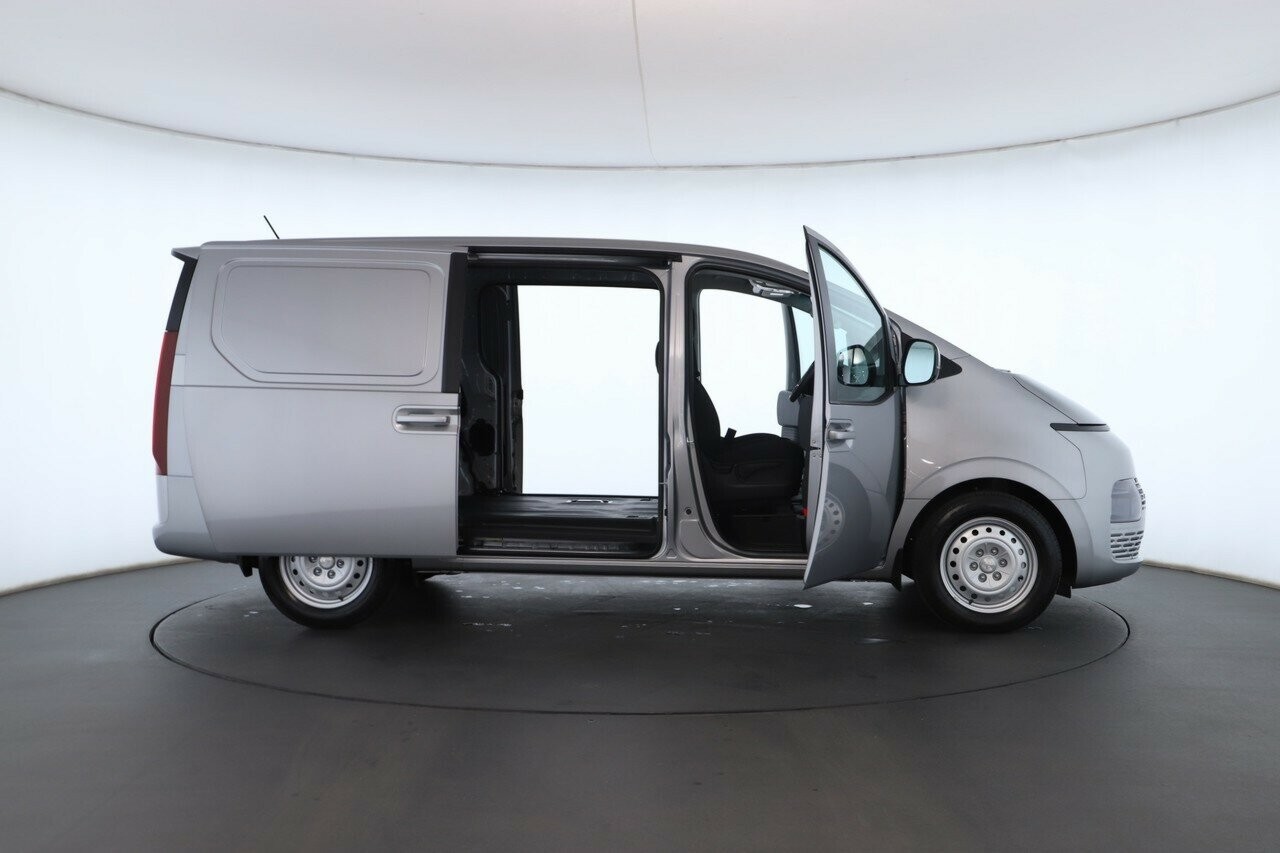 Hyundai Staria Load image 2