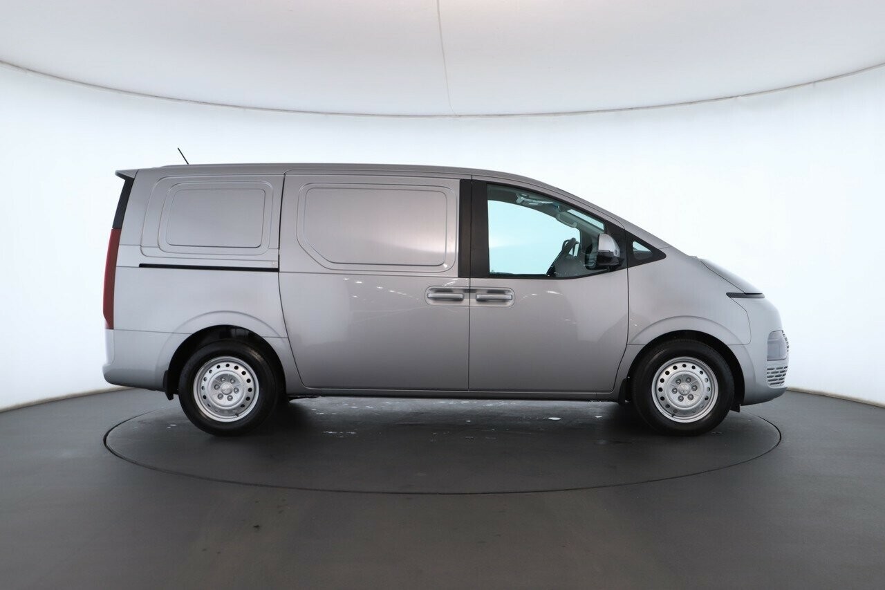 Hyundai Staria Load image 3