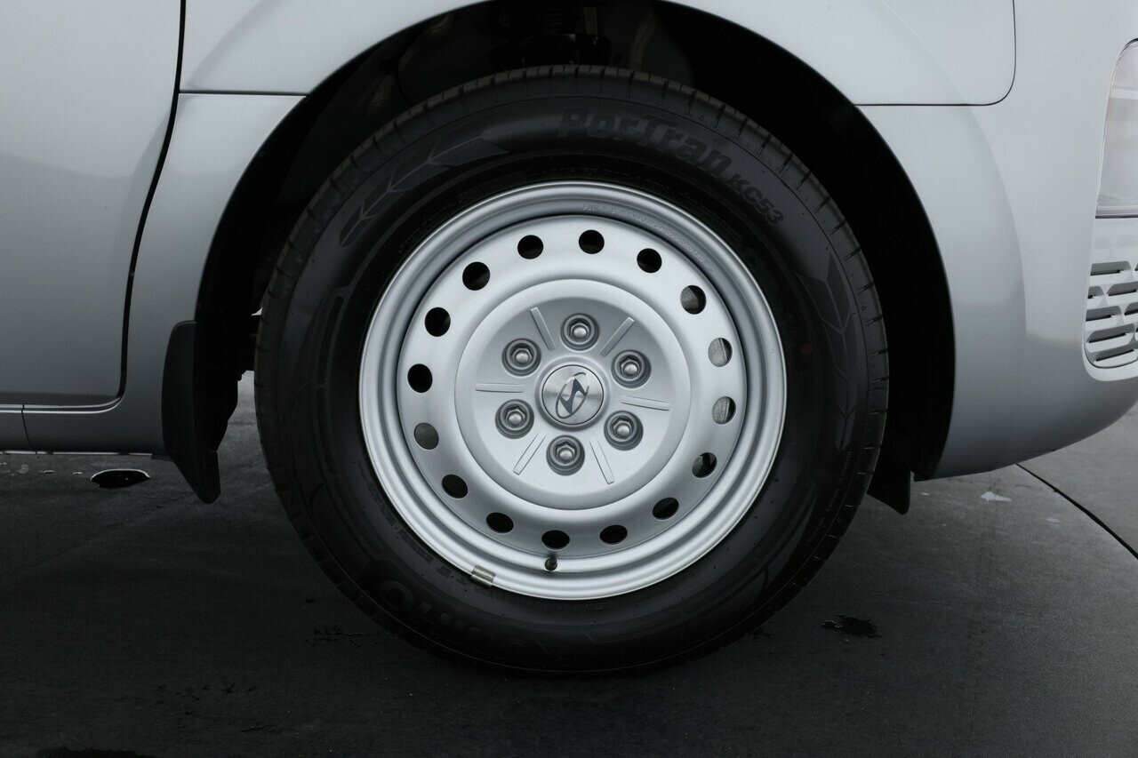 Hyundai Staria Load image 4