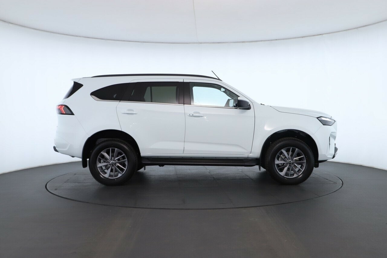Isuzu Mu-x image 2