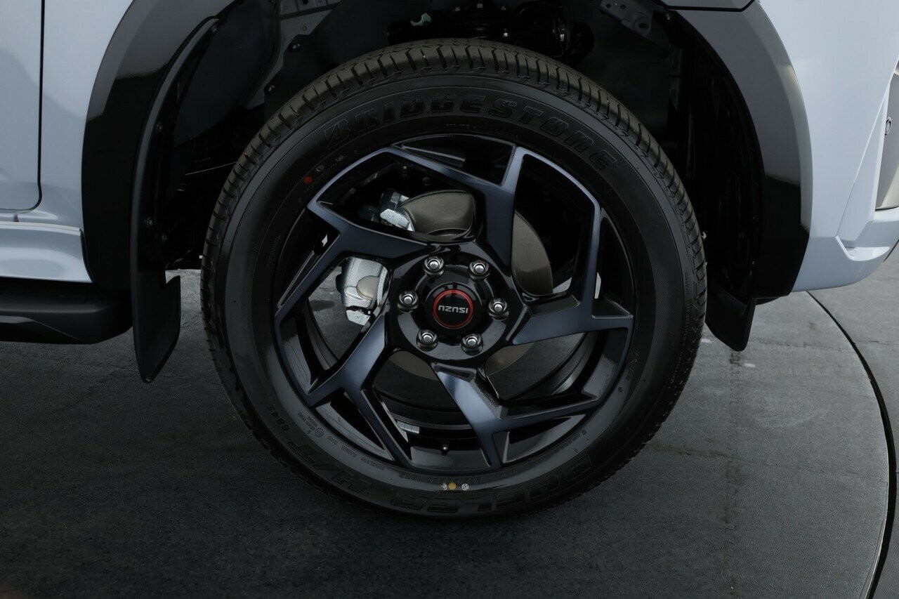 Isuzu Mu-x image 3