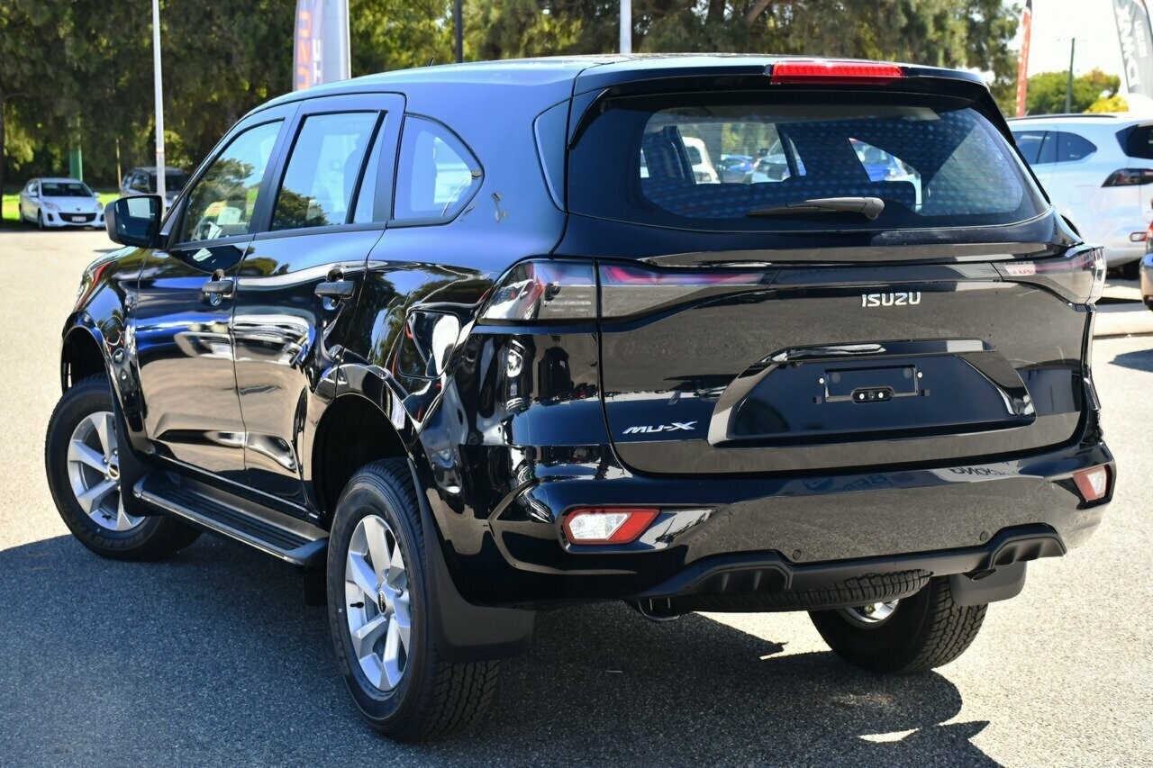 Isuzu Mu-x image 3