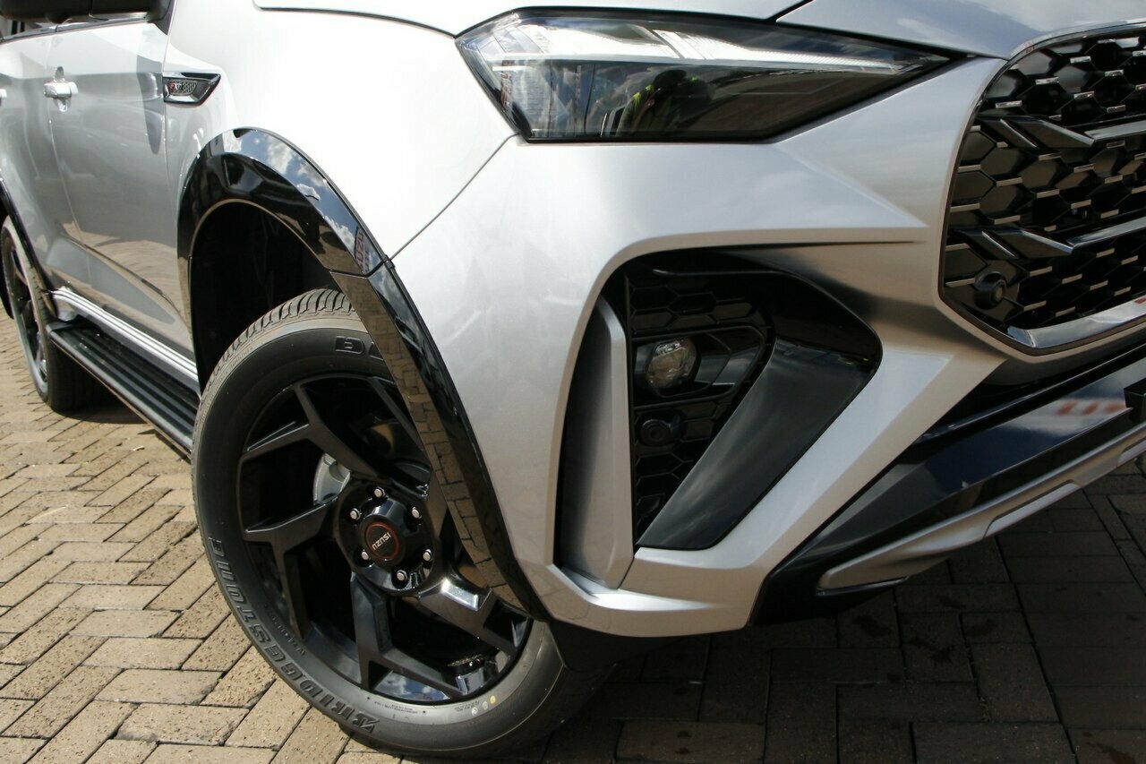 Isuzu Mu-x image 2