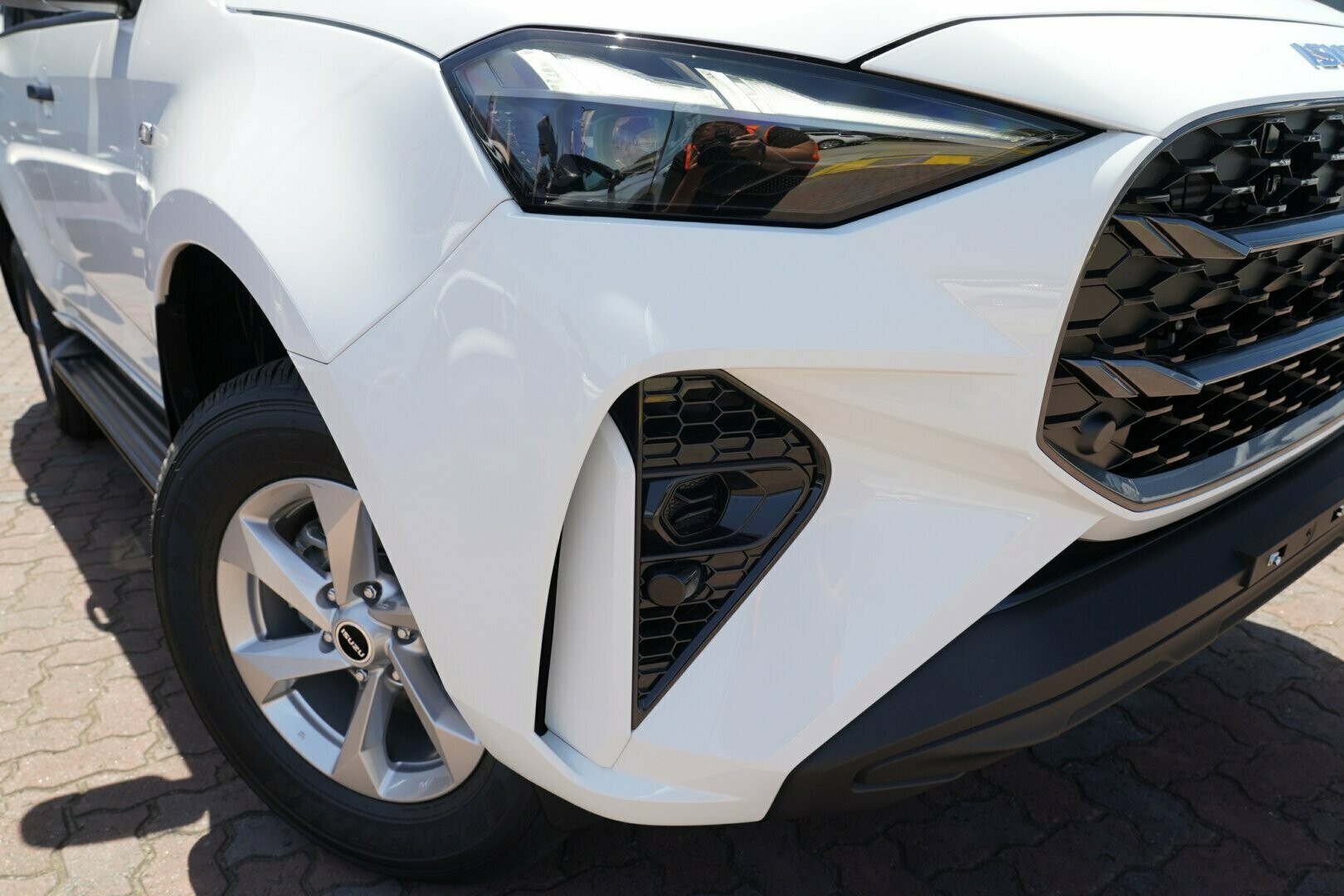Isuzu Mu-x image 2