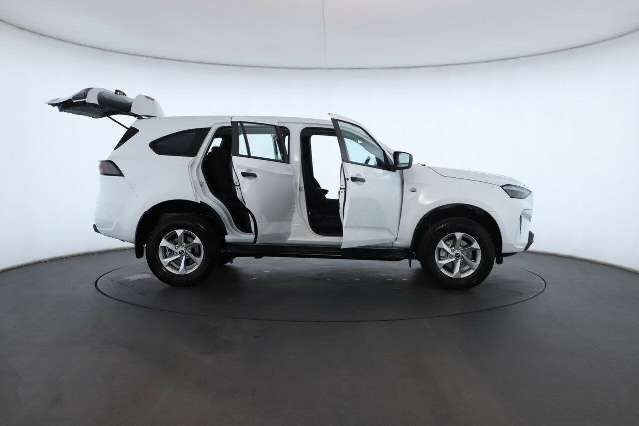 Isuzu Mu-x image 2