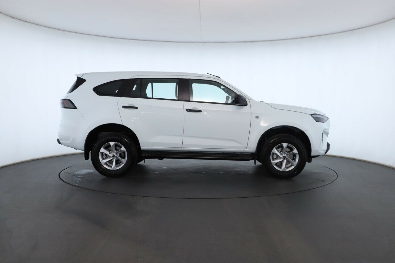 Isuzu Mu-x image 3