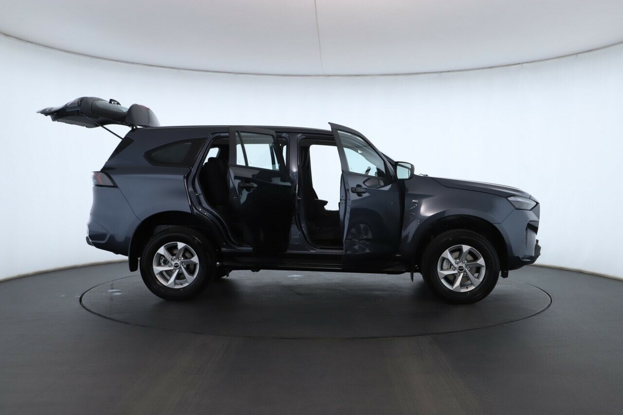 Isuzu Mu-x image 2