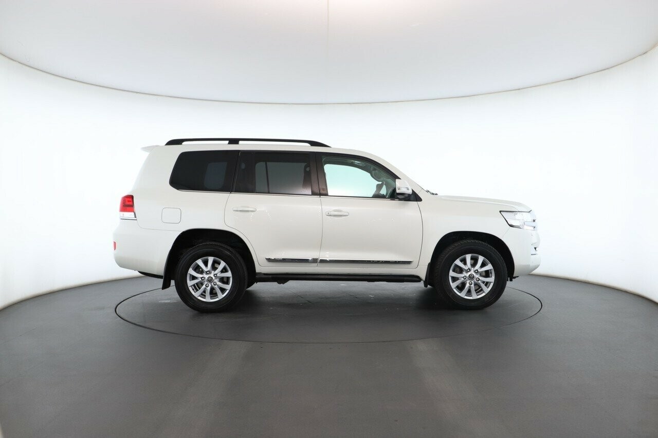 Toyota Landcruiser image 2