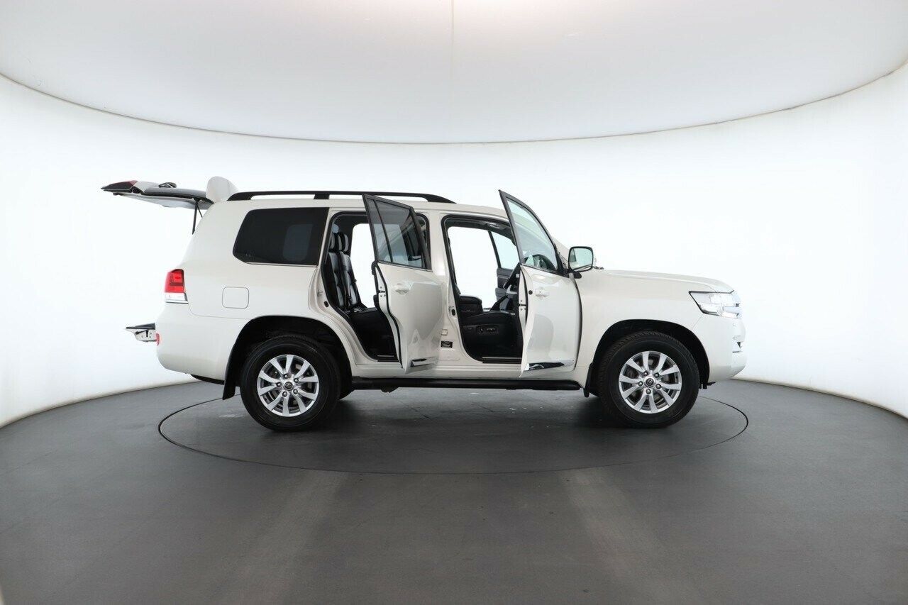 Toyota Landcruiser image 3