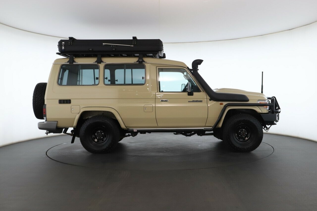 Toyota Landcruiser image 2