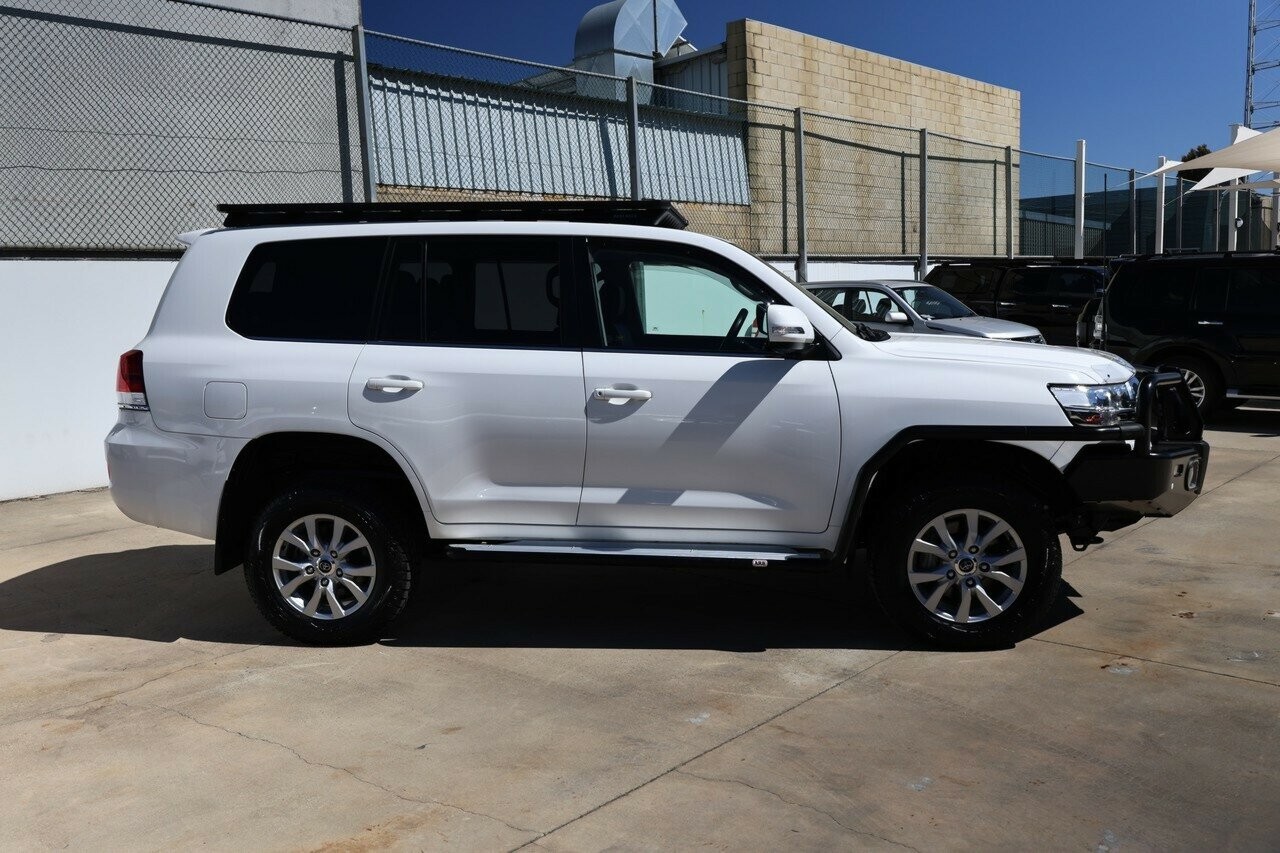Toyota Landcruiser image 3