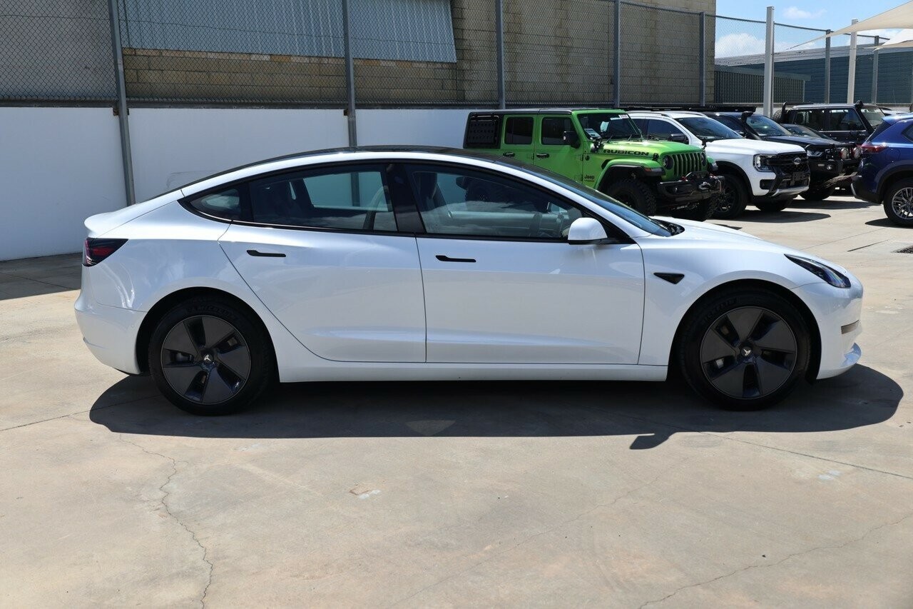Tesla Model 3 image 3