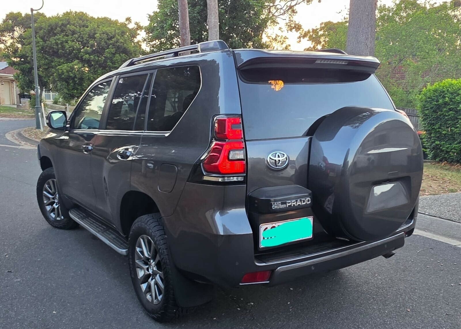 Toyota Landcruiser Prado image 2