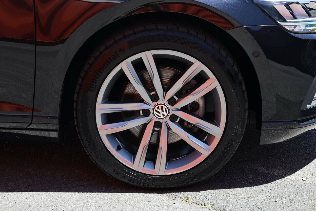 Volkswagen Passat image 3