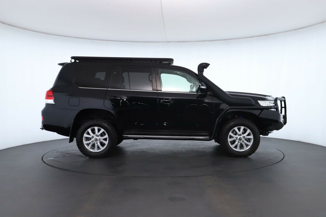 Toyota Landcruiser image 2