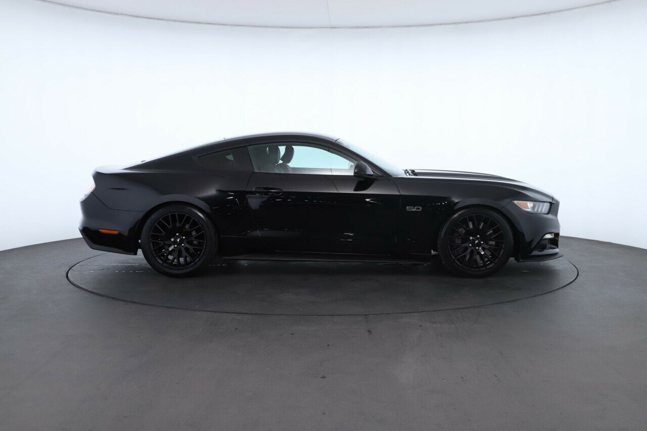 Ford Mustang image 2