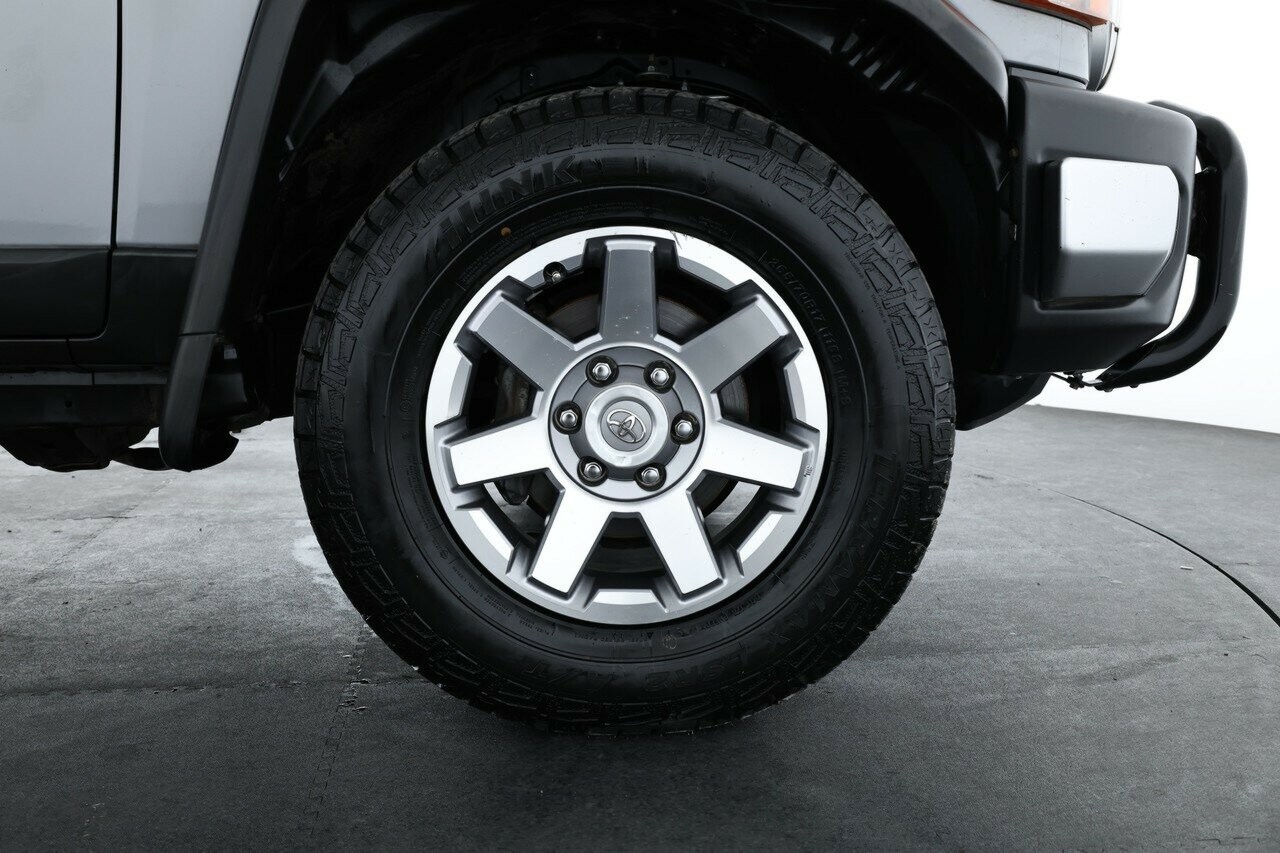 Toyota Fj Cruiser image 3