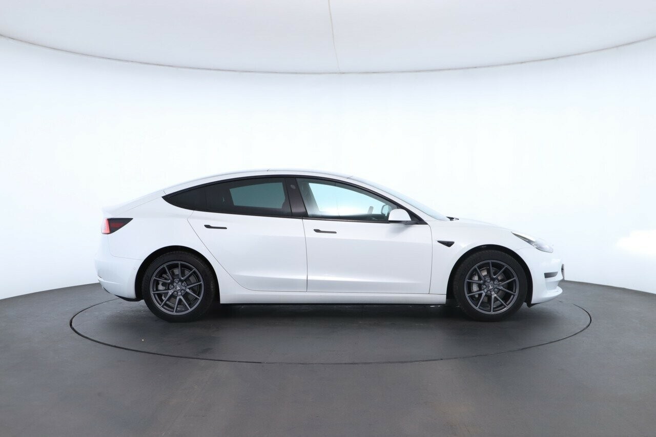 Tesla Model 3 image 2