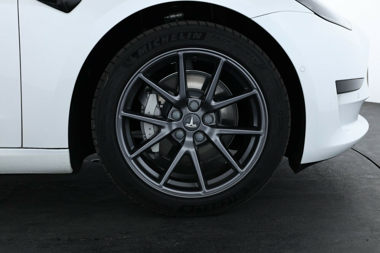 Tesla Model 3 image 3