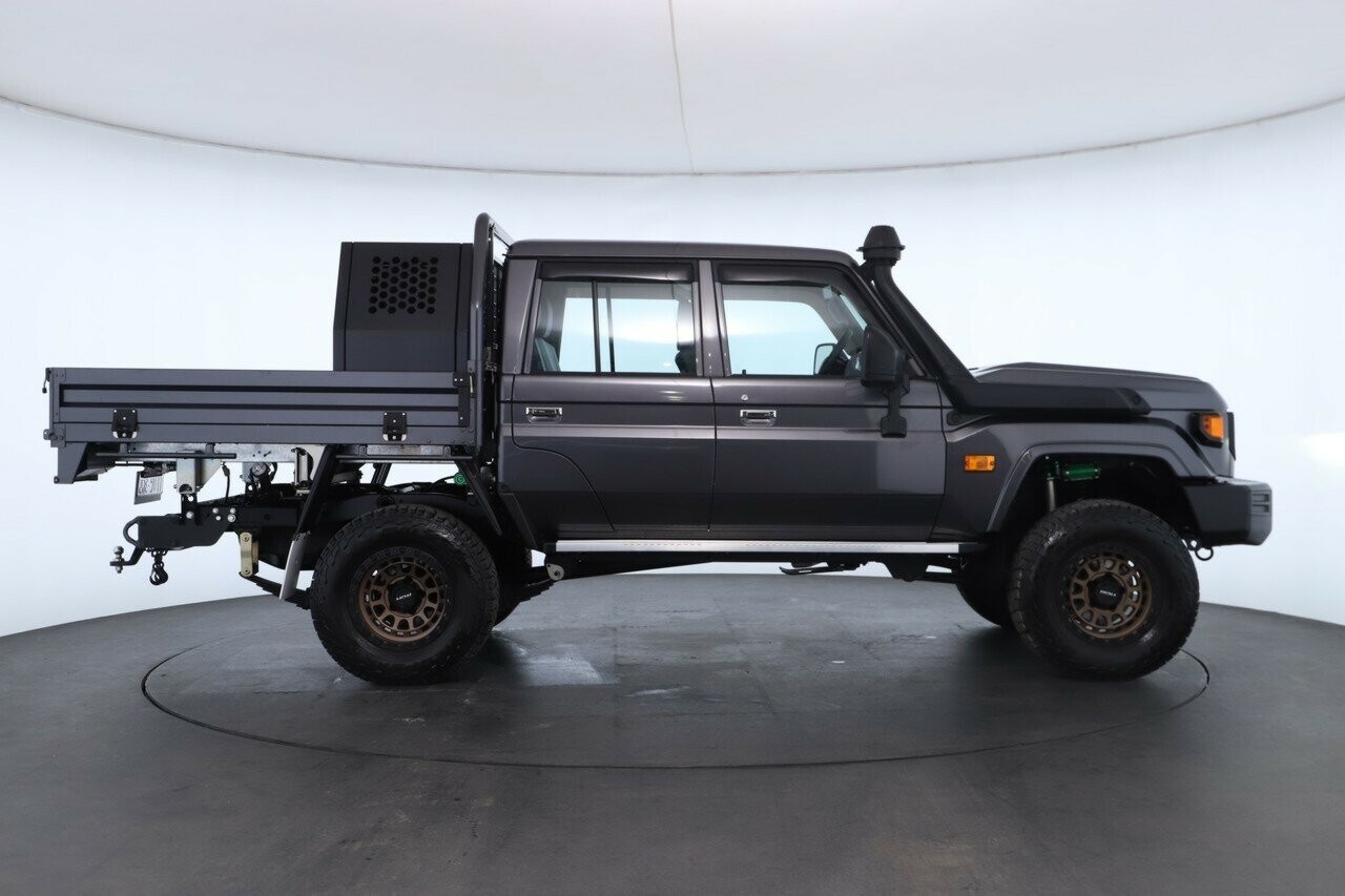 Toyota Landcruiser image 2