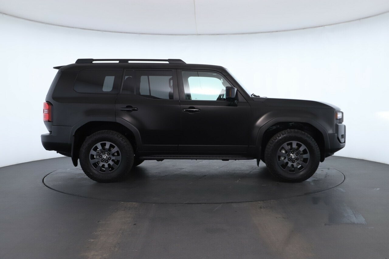 Toyota Landcruiser Prado image 2