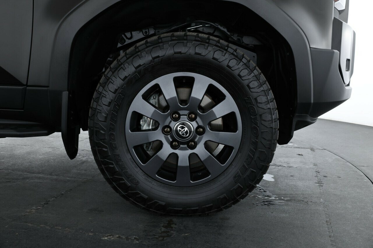 Toyota Landcruiser Prado image 3