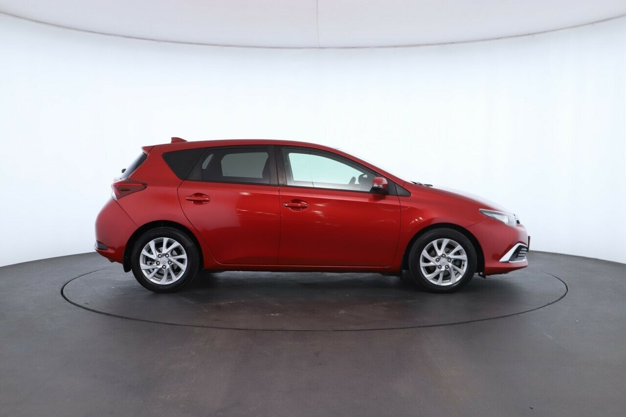 Toyota Corolla image 2