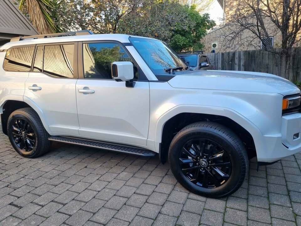 Toyota Landcruiser Prado image 1