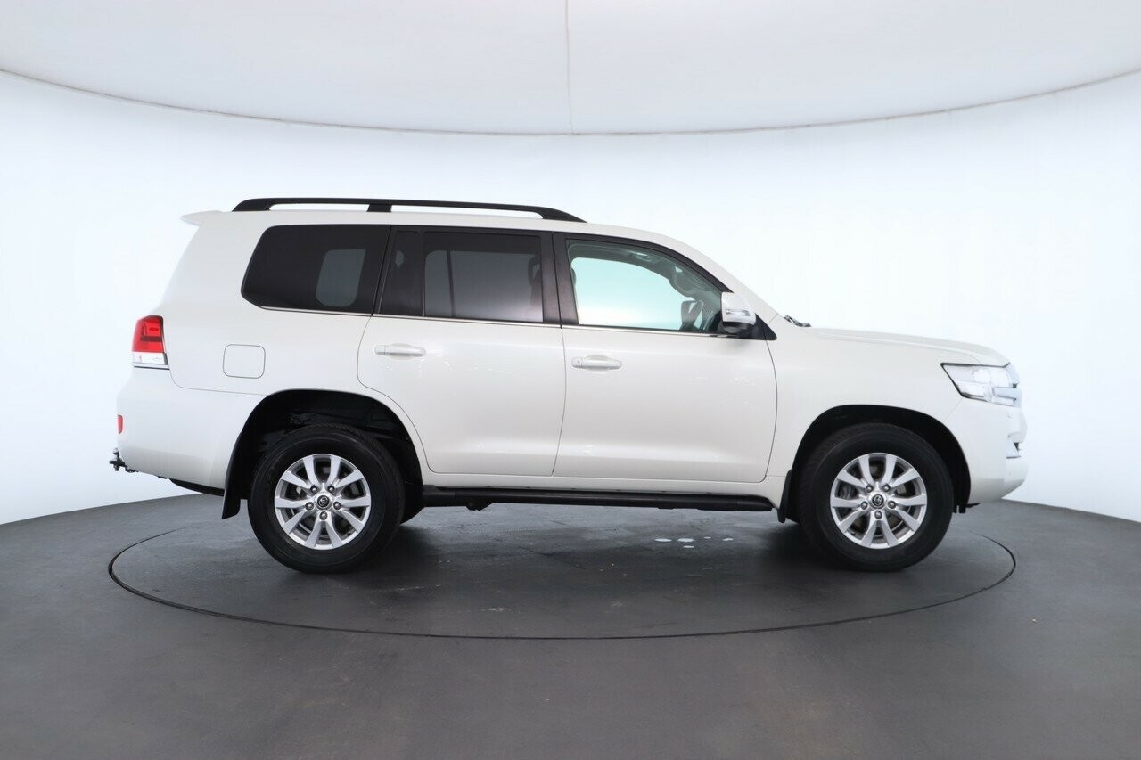 Toyota Landcruiser image 2