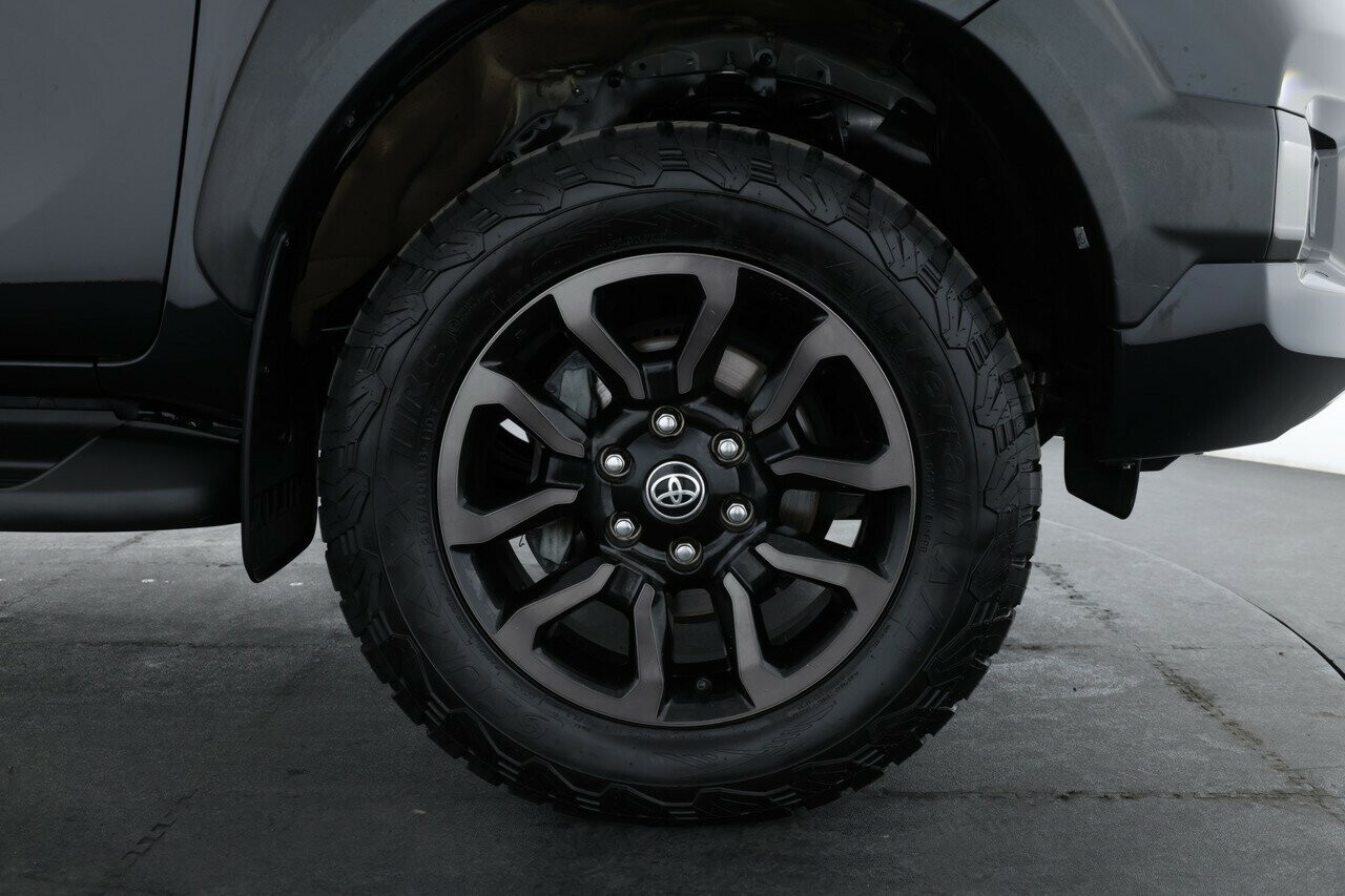 Toyota Hilux image 3