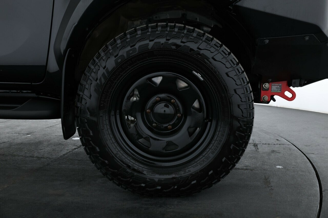 Toyota Hilux image 3