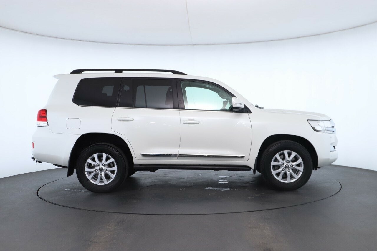Toyota Landcruiser image 2