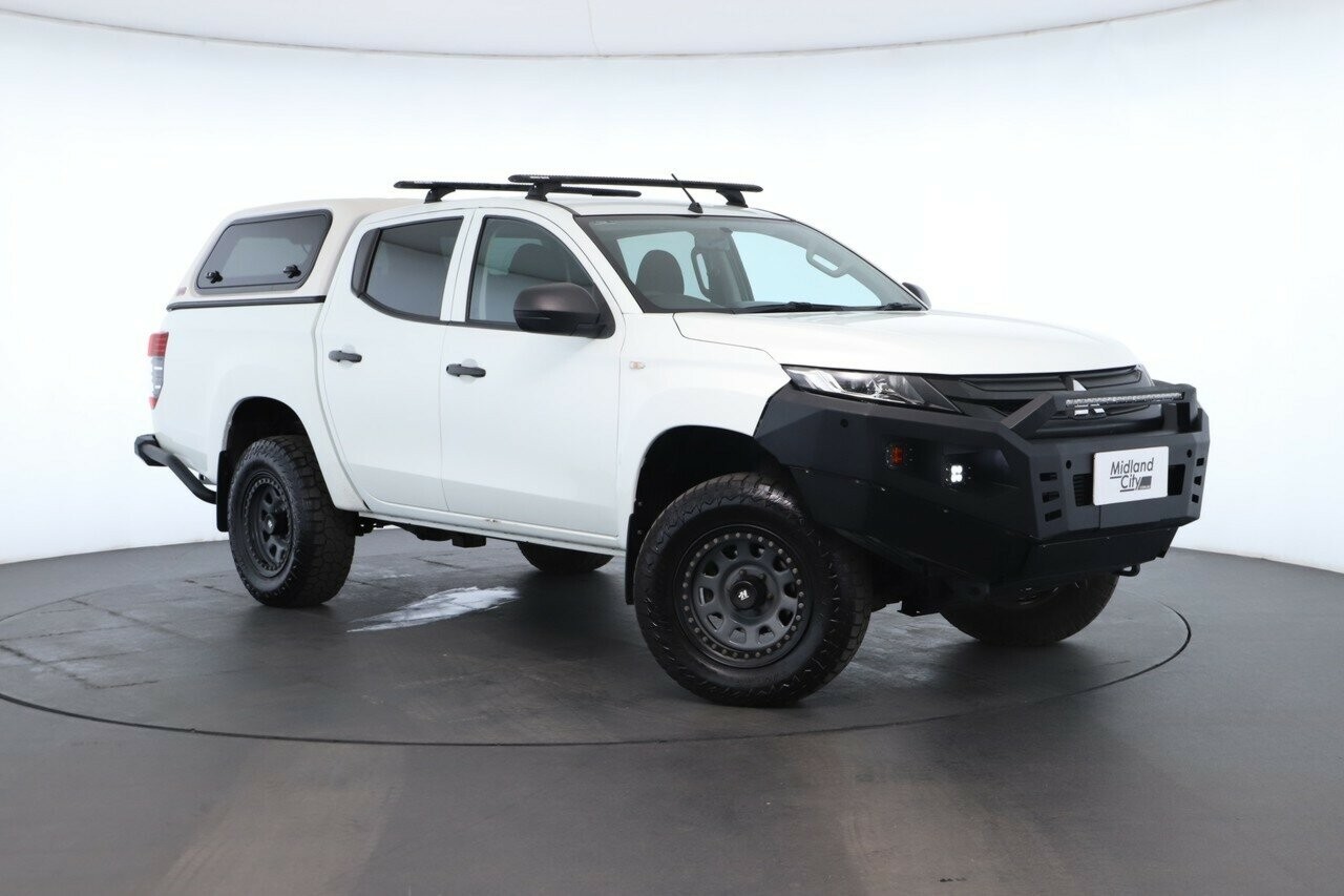 Mitsubishi Triton image 1