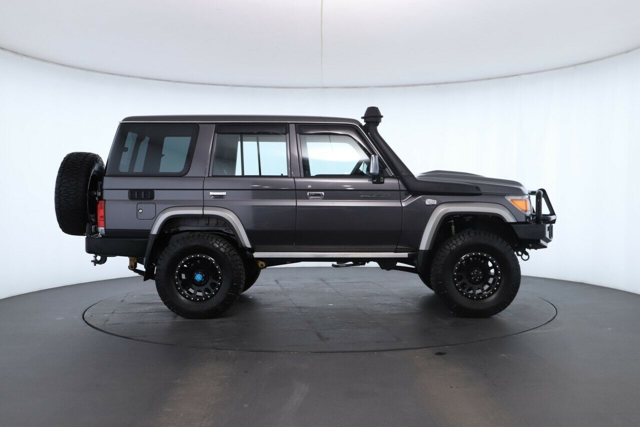 Toyota Landcruiser image 2