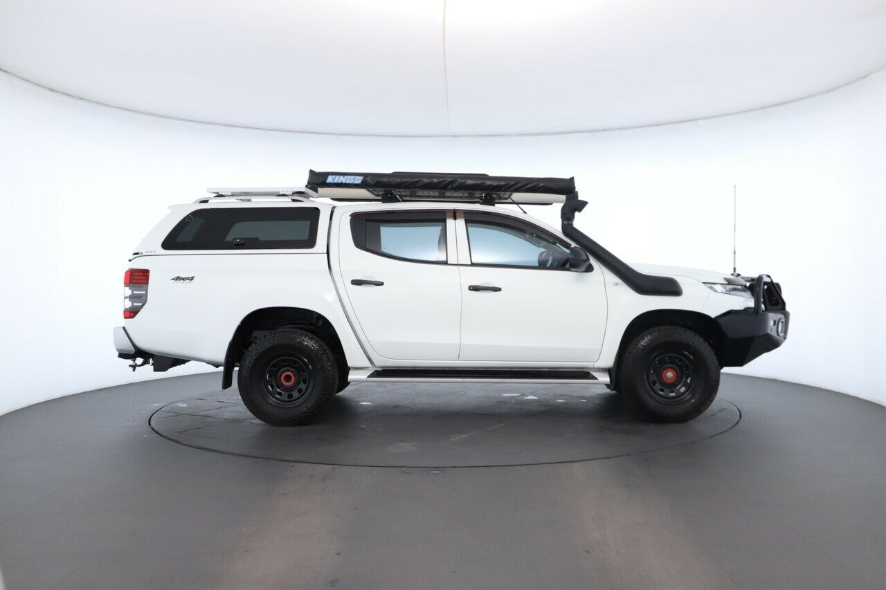 Mitsubishi Triton image 2