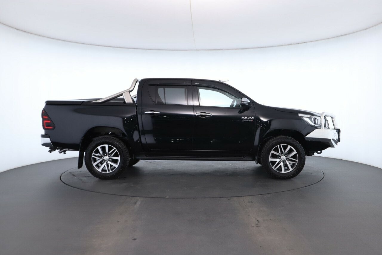 Toyota Hilux image 2